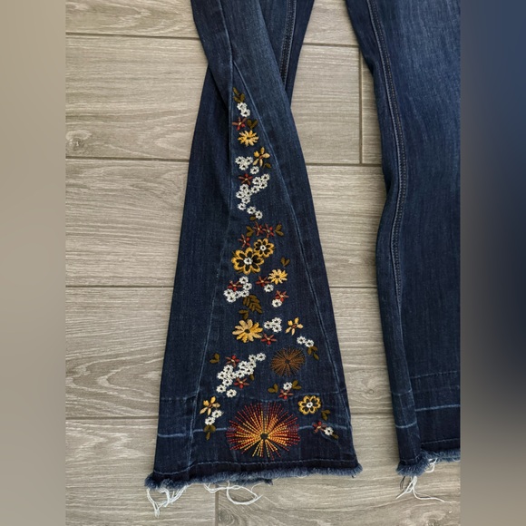 Ashley Mason|Boho Western Floral Embroidered Blue flare Jeans,size 1/25•••Rodeo - Picture 6 of 13